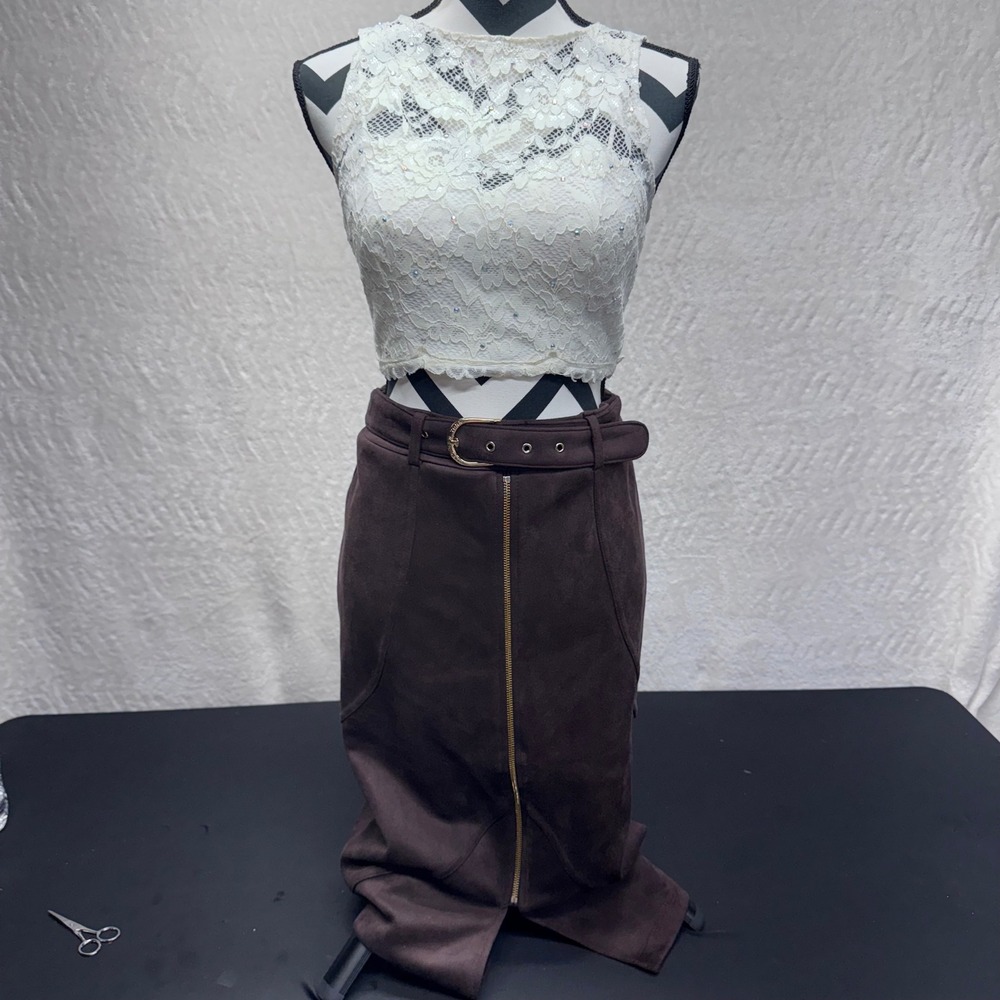 Xscape Ivory Lace Rhinestone Crop Top Size 2 Sleeveless Back Zip Floral Sparkle